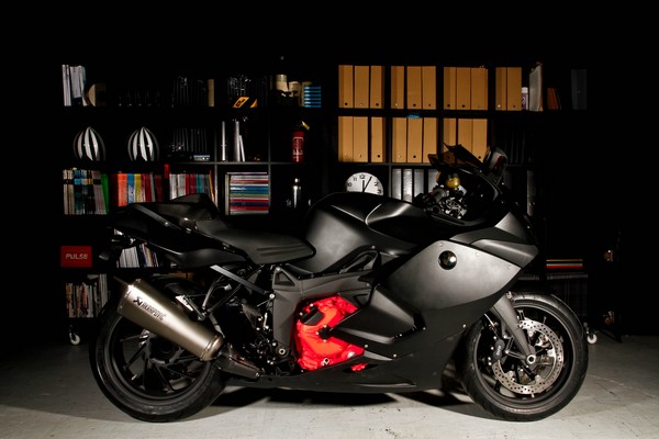 BMW-K1300S-x-LEcurie-02.jpg
