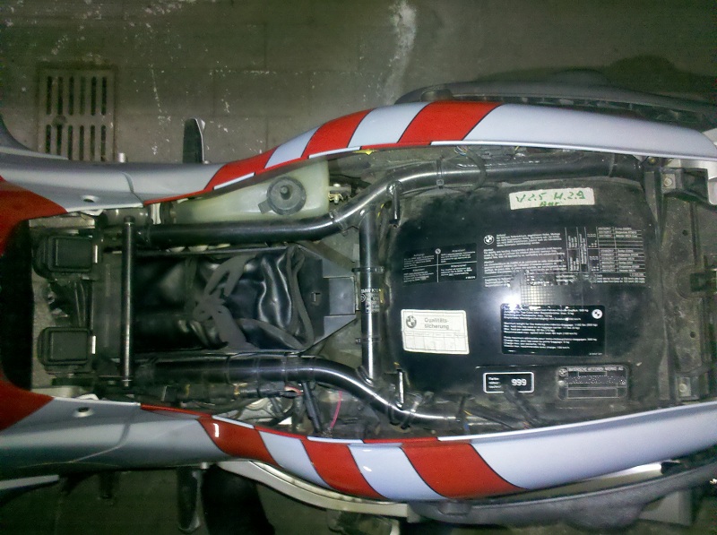 K1200RS_unter_Sitzbank.jpg
