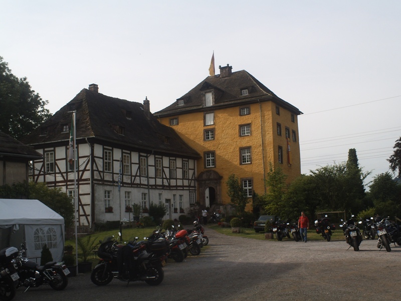 Die Tonenburg bei Albaxen.jpg