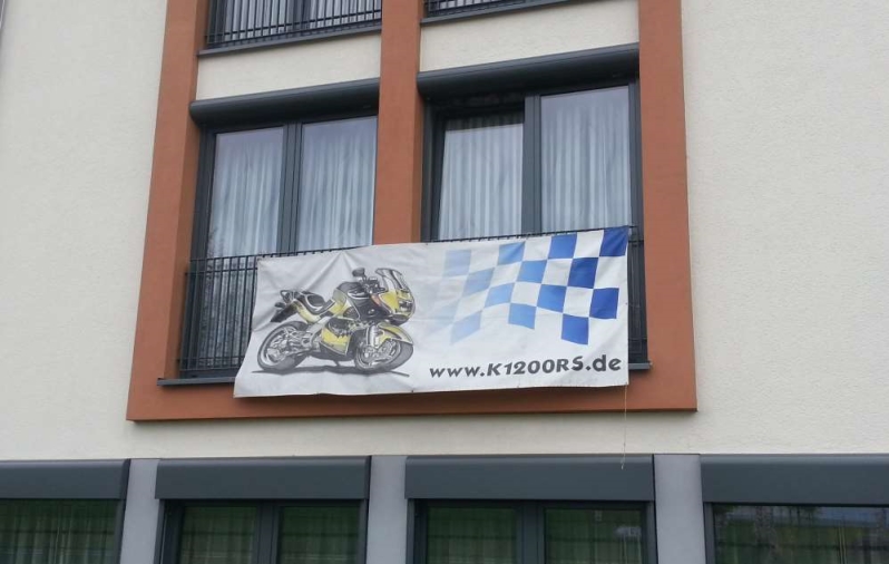 Dann hab ich bei genauerem Hinsehen dass da an der Hotelwand gefunden...hab lange überlegt, aber ich komme nicht drauf, was das zu bedeuten haben könnte...