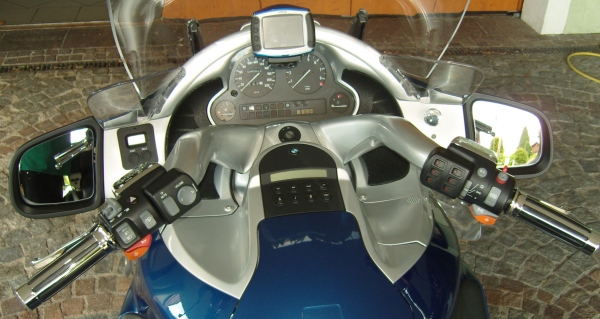 Cockpit.jpg