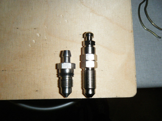 links Original - rechts Stahlbus