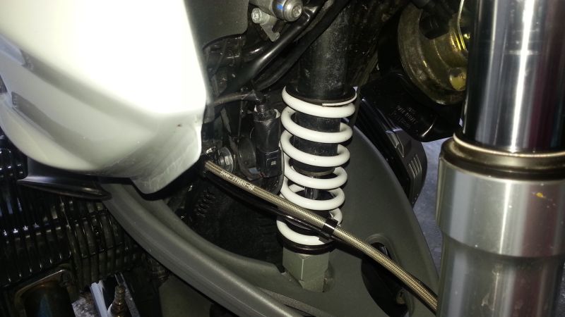 R1200R mit Original-Hupe (stillgelegt) und E46 Compact Horn.jpg