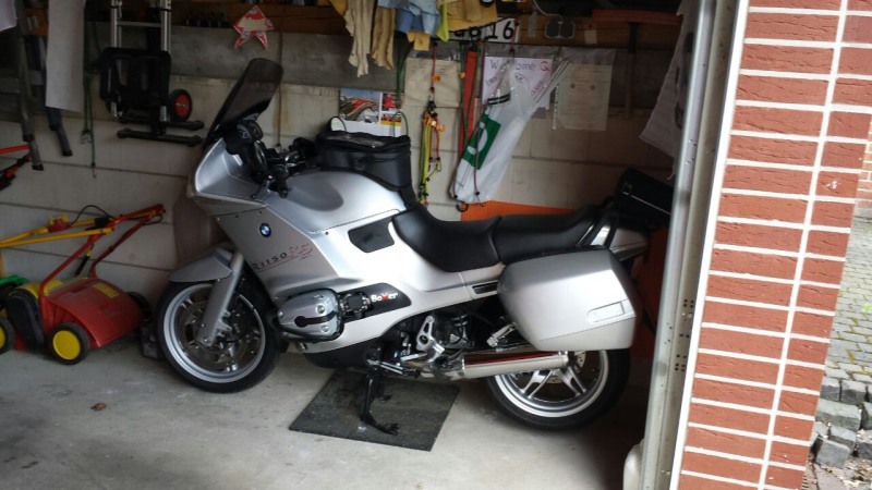 R1150RS mit neu lackierten Koffern
