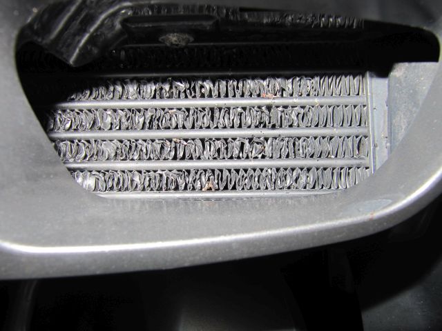 Von einem BMW-Händler überarbeiteter Ölkühler!