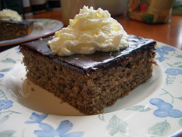 182791-960x720-zucchinikuchen (Small).jpg