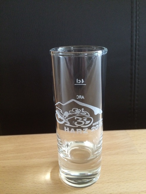Schnapsglas mit Logo.JPG