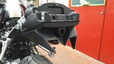 Gekürzter Original-Kennzeichenhalter an der R1200R.
