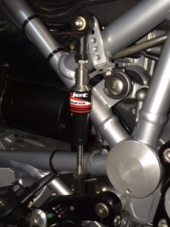 +GillesTooling+quickshifter minus Klappenservo.JPG