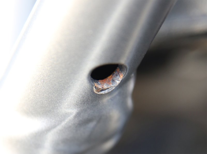 04_Detail_li_Heckrahmen_Bohrung.jpg