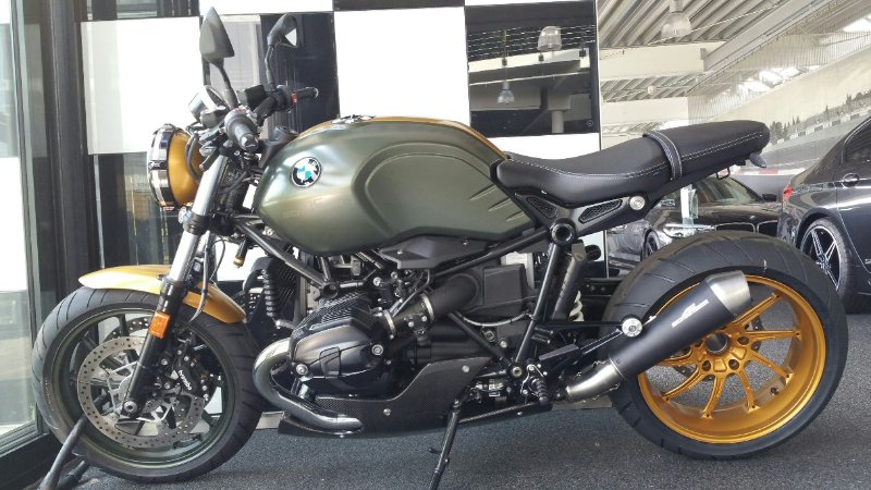 AC S10 Felgen auf RNineT.jpg