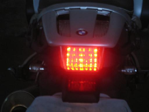 mit Rücklicht ein