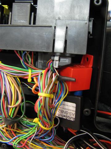 Detail Switch und Relais im Relaiskasten (Small).JPG